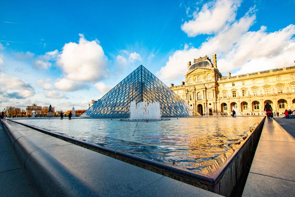 Louvre, tutti i riflessi di un'anima poliedrica © Tommyubc / Shutterstock
