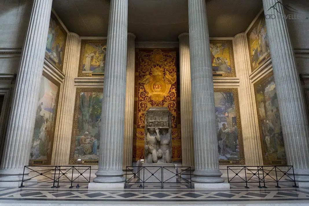 Statuen und Säulen im Panthéon 