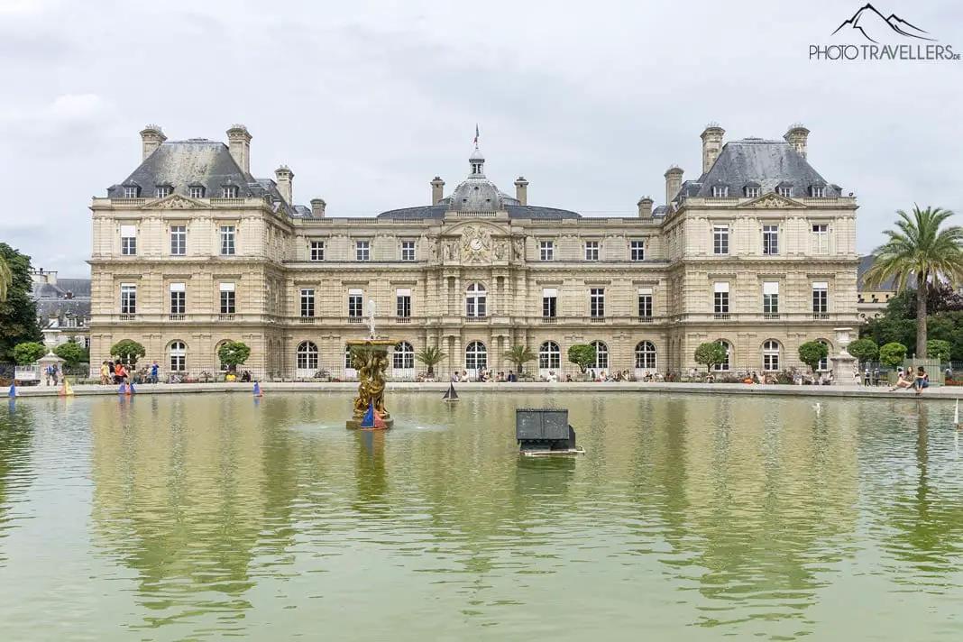 Das Palais du Luxembourg im Park